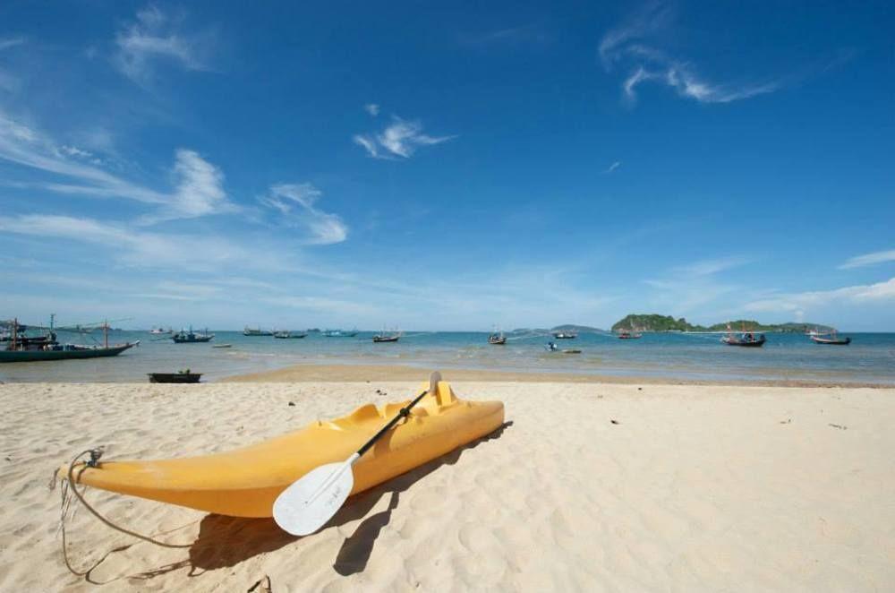 Hotel De Sea Almond Chumphon Exterior foto