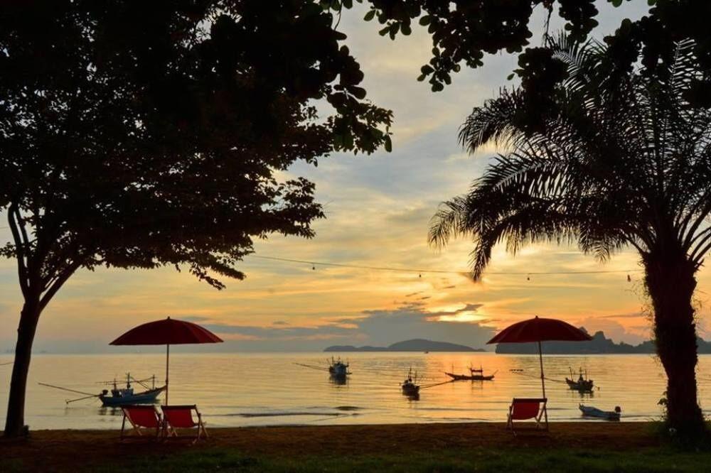 Hotel De Sea Almond Chumphon Exterior foto